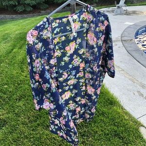 Light weight floral kimono/ cardigan